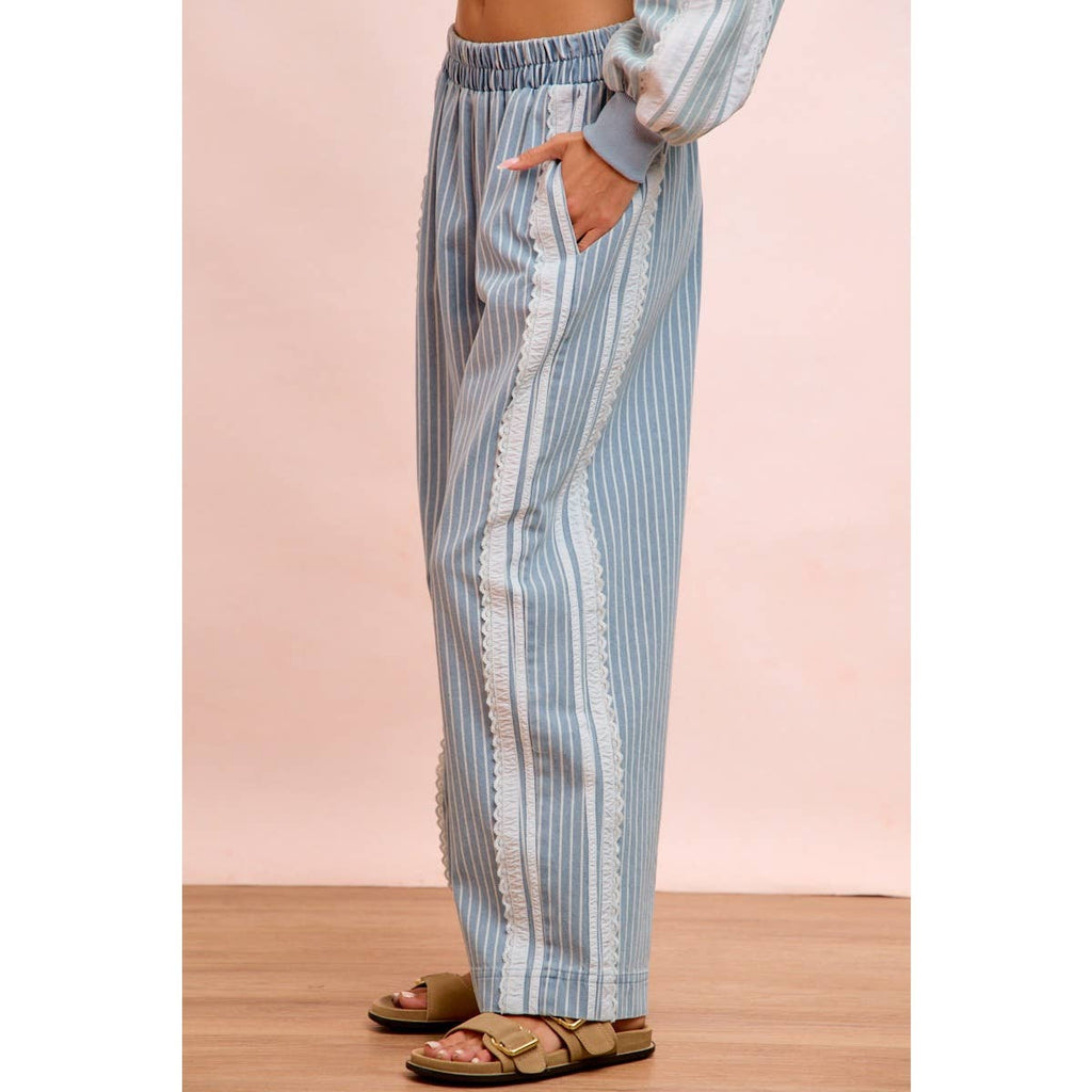 STRIPES LACE CONTRAST SIDED DENIM PANTS