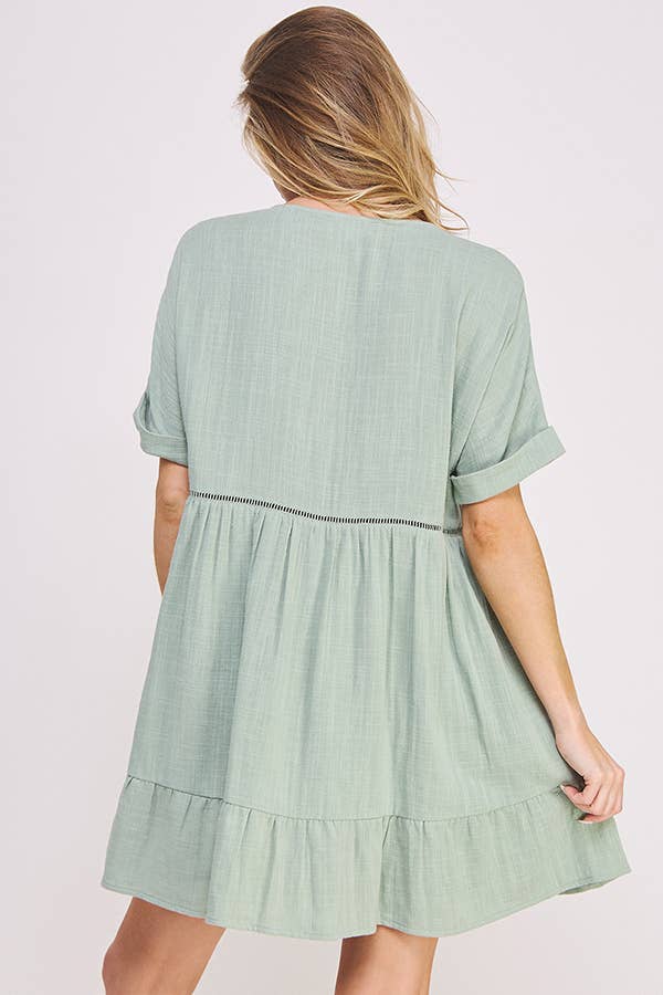 TEXTURED SHORT SLEEVE BUTTON DOWN V-NECK DRESS