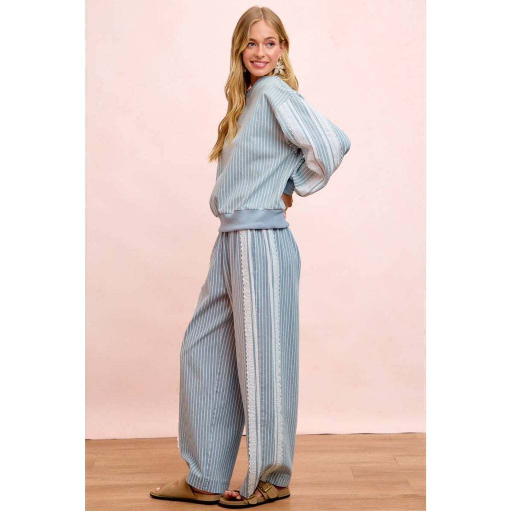 STRIPES LACE CONTRAST SIDED DENIM PANTS