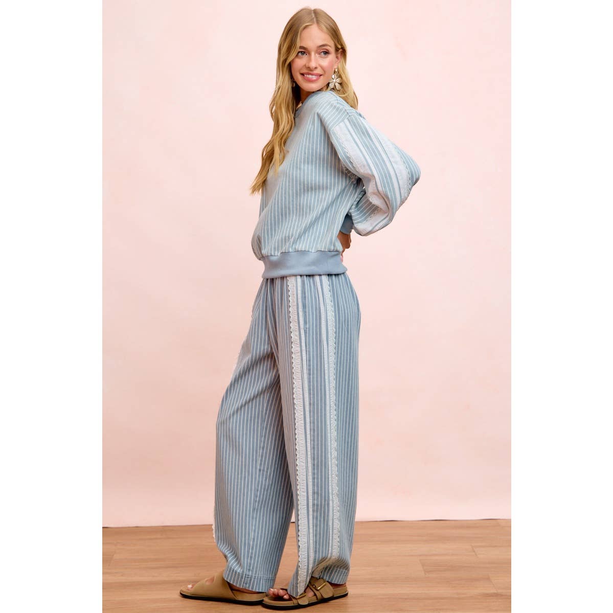 STRIPES LACE CONTRAST SIDED DENIM PANTS
