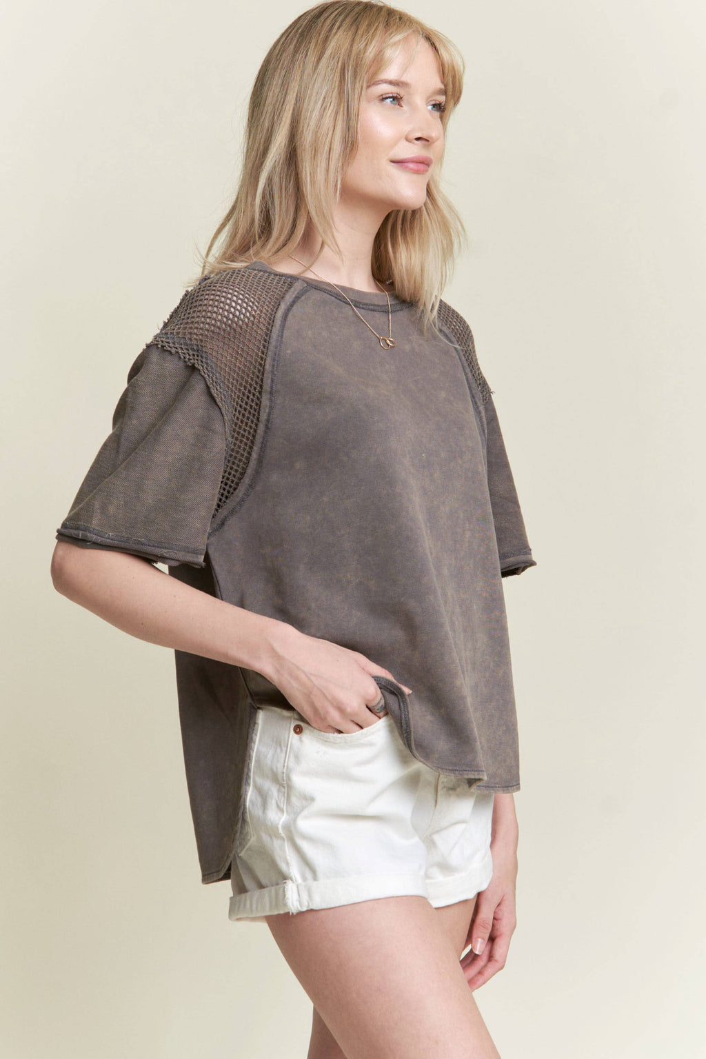 MINERAL WASH SHORT SLEEVE FISHNET SHOULDER T-SHIRT