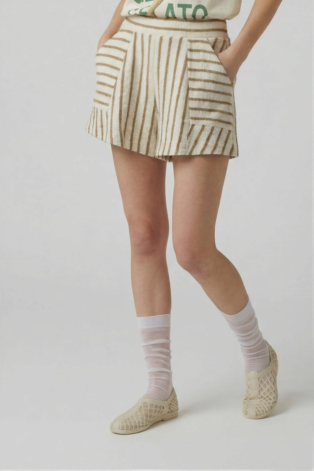 TEXTURED STRIPE POCKET SHORTS