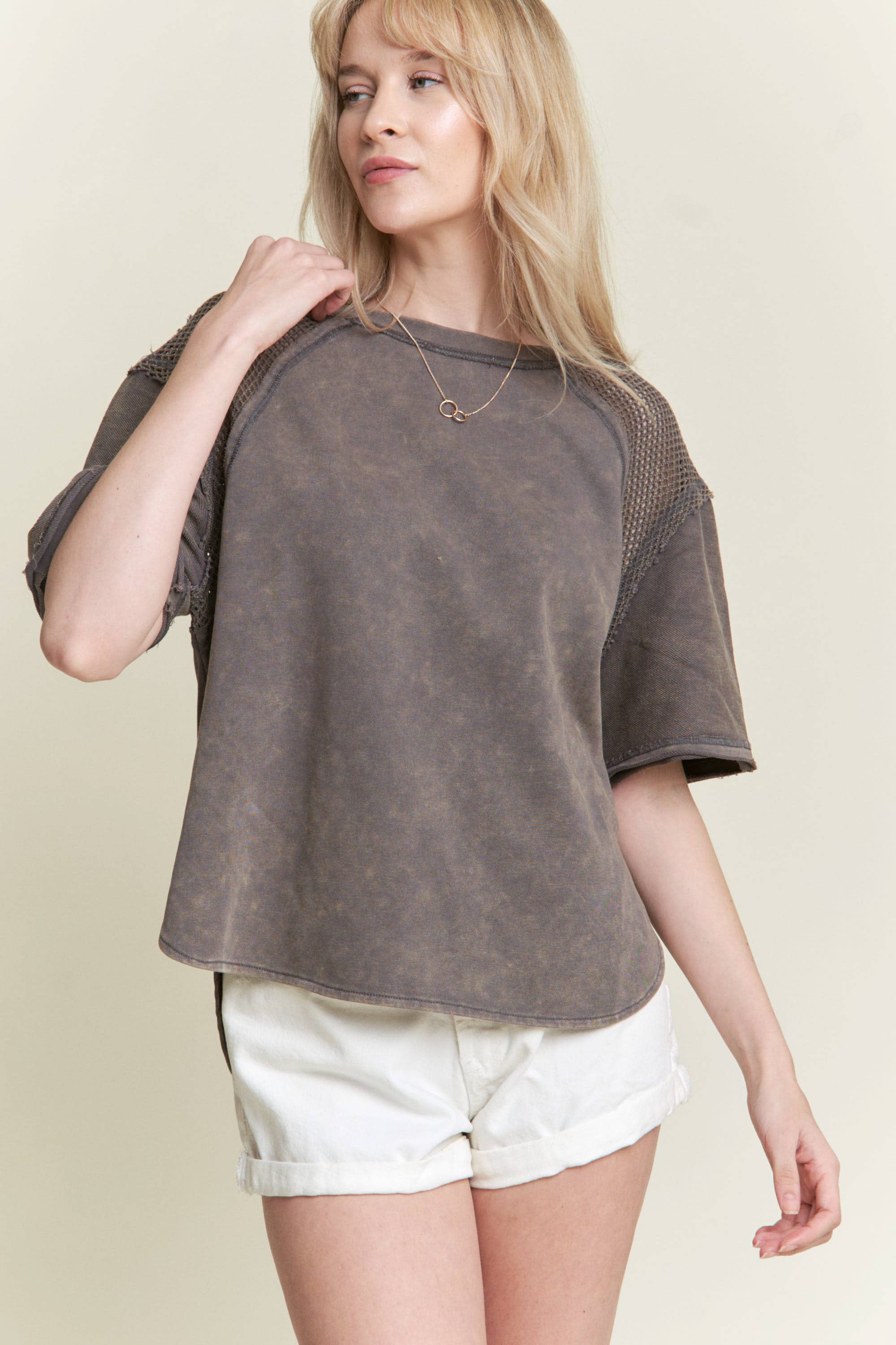 MINERAL WASH SHORT SLEEVE FISHNET SHOULDER T-SHIRT
