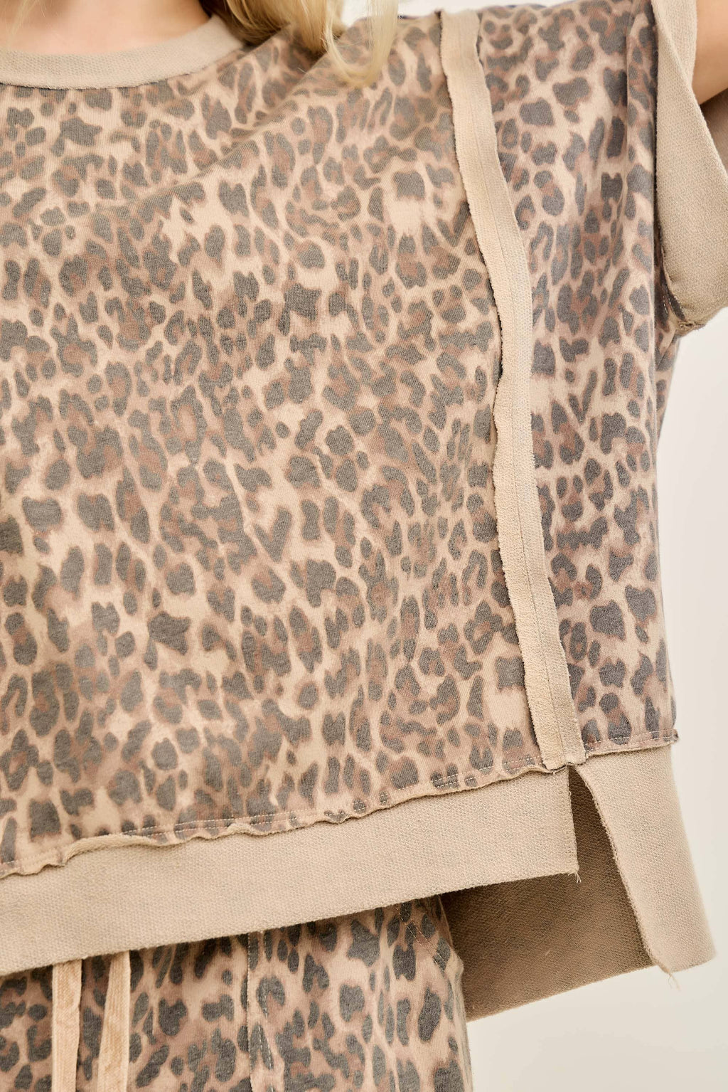 LEOPARD TERRY CREWNECK