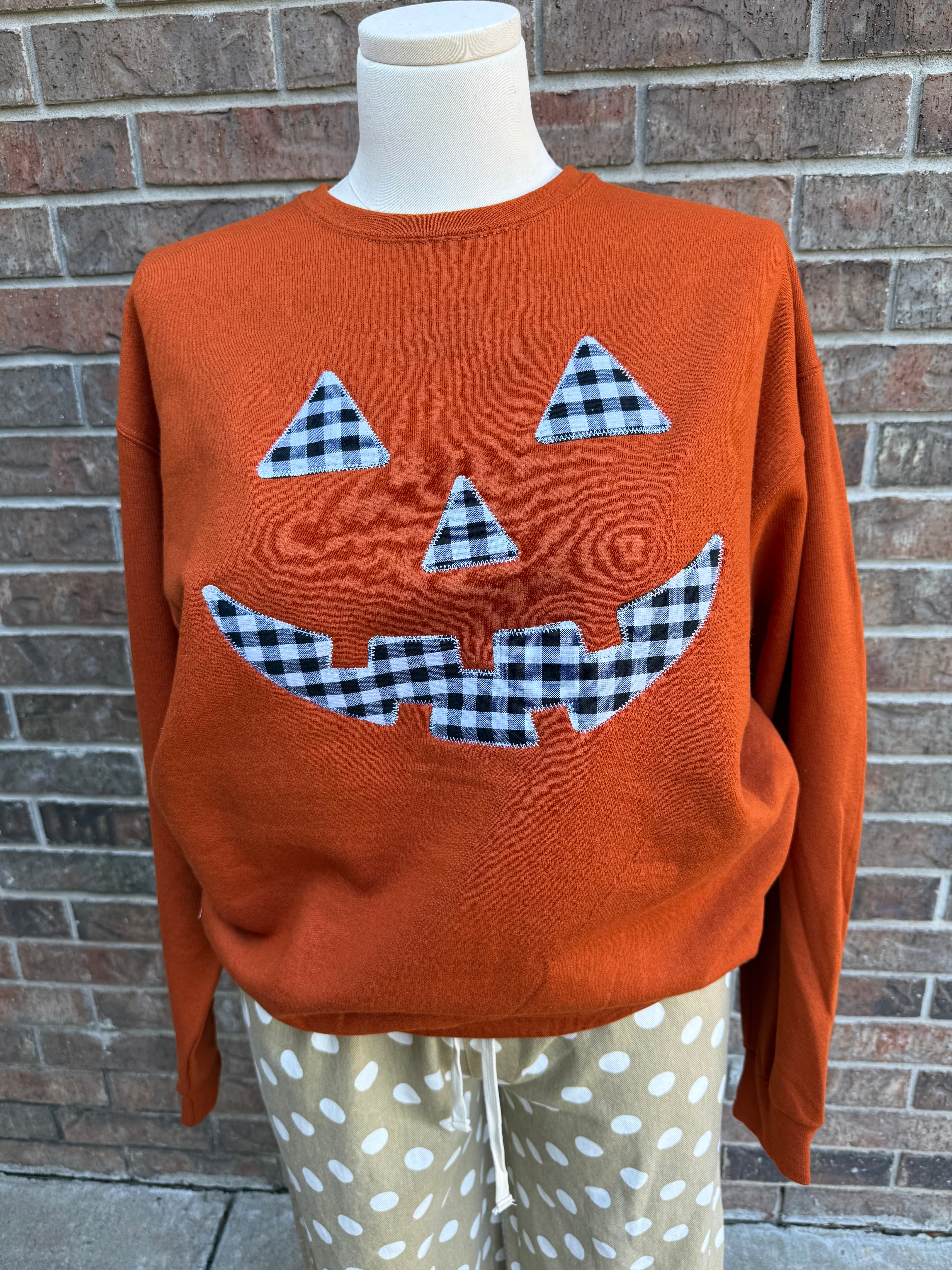 EMBROIDERED GINGHAM PUMPKIN SWEATSHIRT