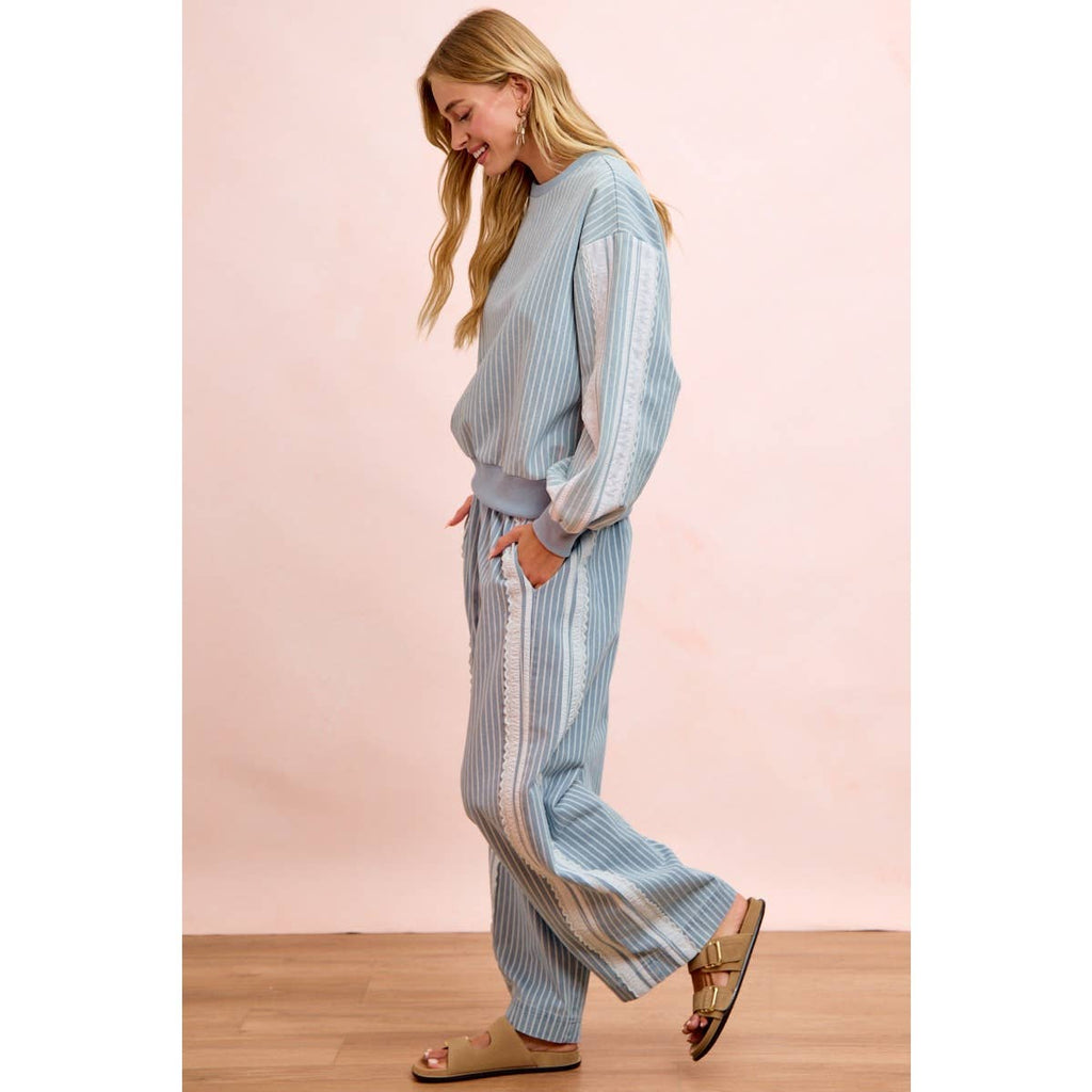 STRIPES LACE CONTRAST SIDED DENIM PANTS